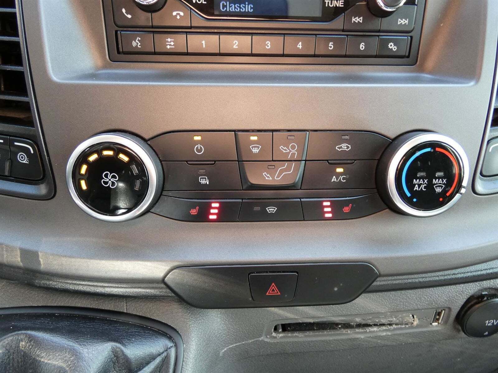 Rød Ford Transit 350 L2 Van fra 2022