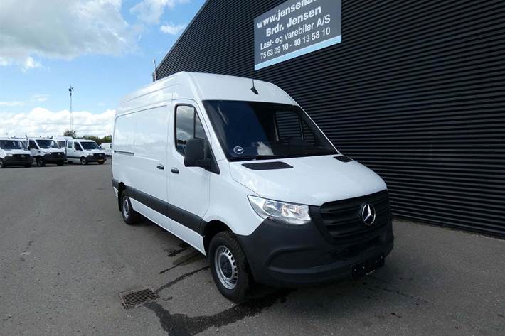 Hvid Mercedes Sprinter 317 fra 2024