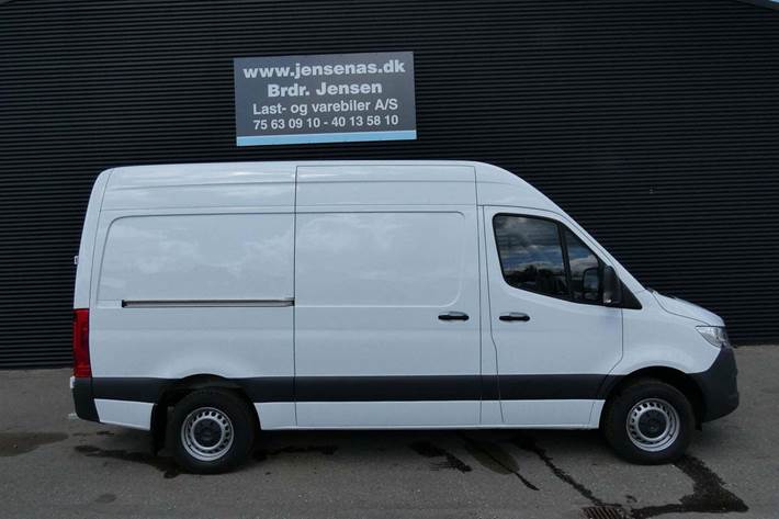 Hvid Mercedes Sprinter 317 fra 2024
