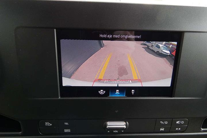 Hvid Mercedes Sprinter 317 fra 2024