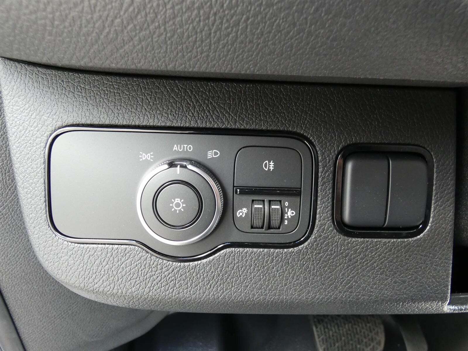 Hvid Mercedes Sprinter 317 fra 2024