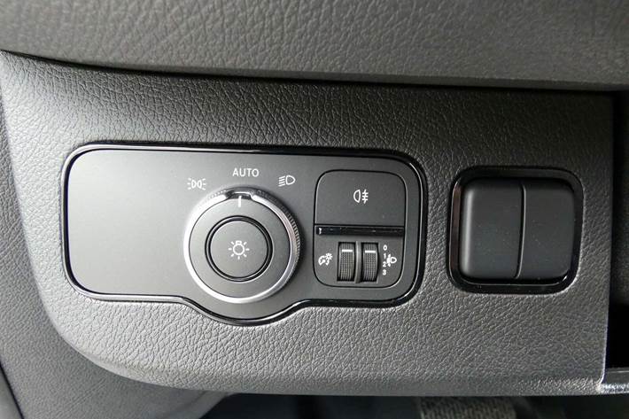 Hvid Mercedes Sprinter 317 fra 2024