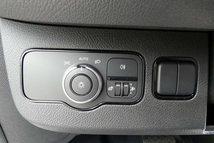 Hvid Mercedes Sprinter 317 fra 2024