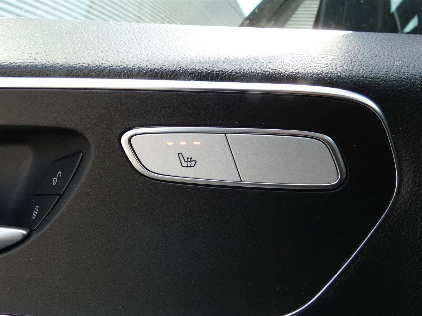 Hvid Mercedes Vito 114 fra 2023