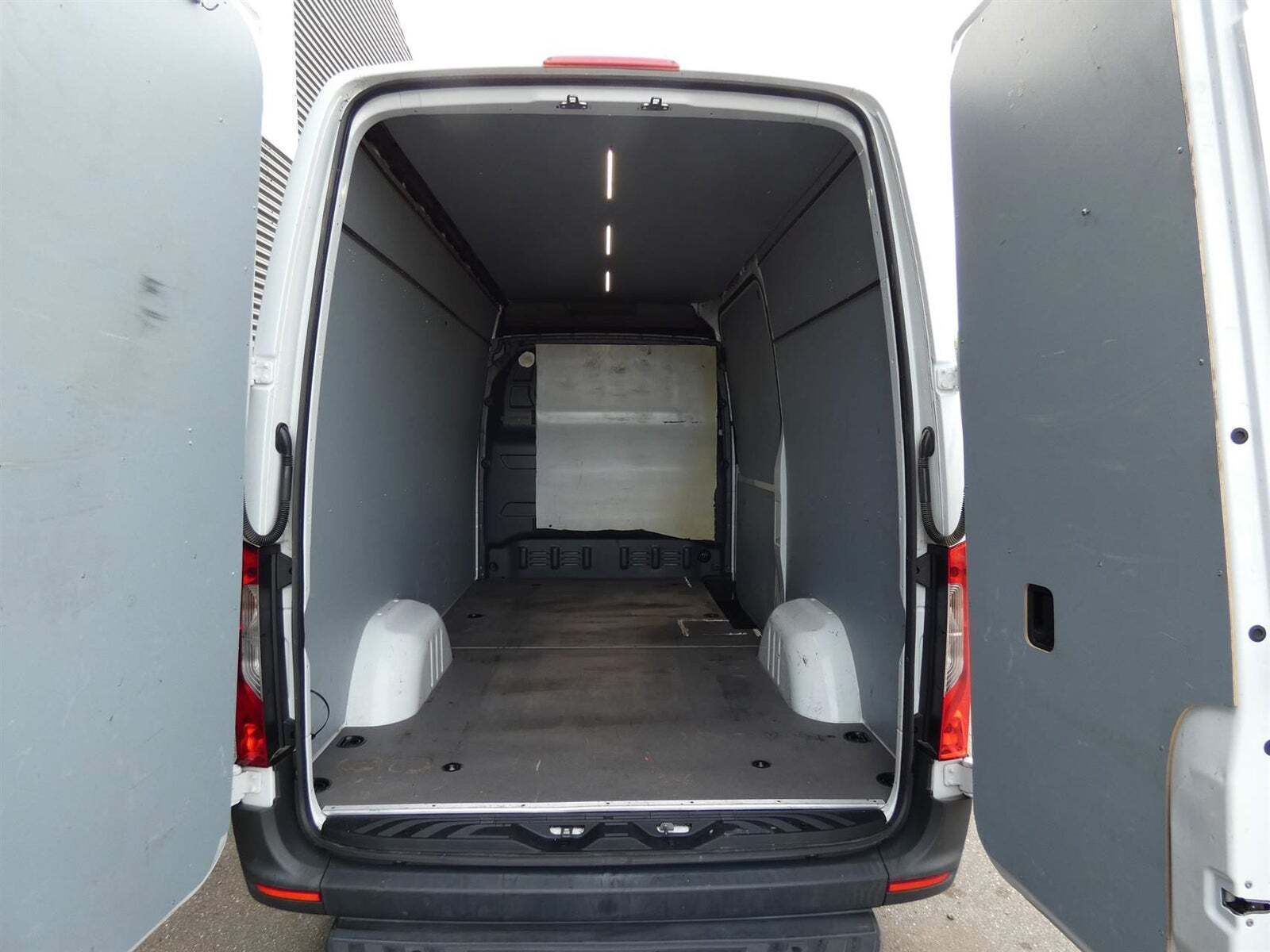 Hvid Mercedes Sprinter 316 fra 2020