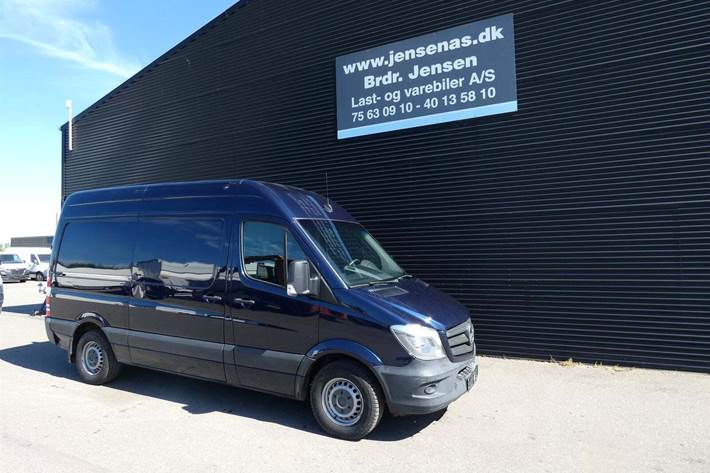 Blå Mercedes Sprinter 316 fra 2017