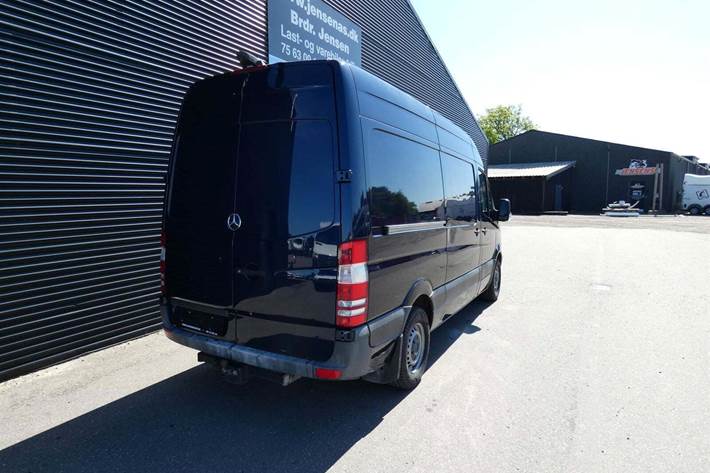 Blå Mercedes Sprinter 316 fra 2017