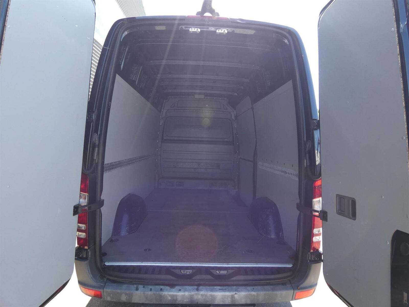 Blå Mercedes Sprinter 316 fra 2017