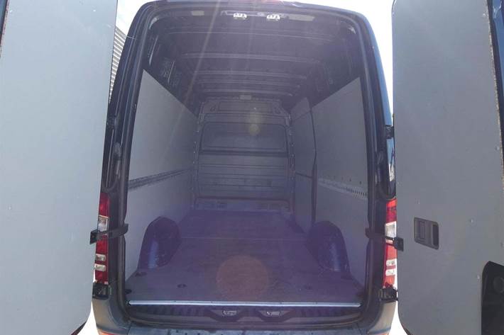 Blå Mercedes Sprinter 316 fra 2017