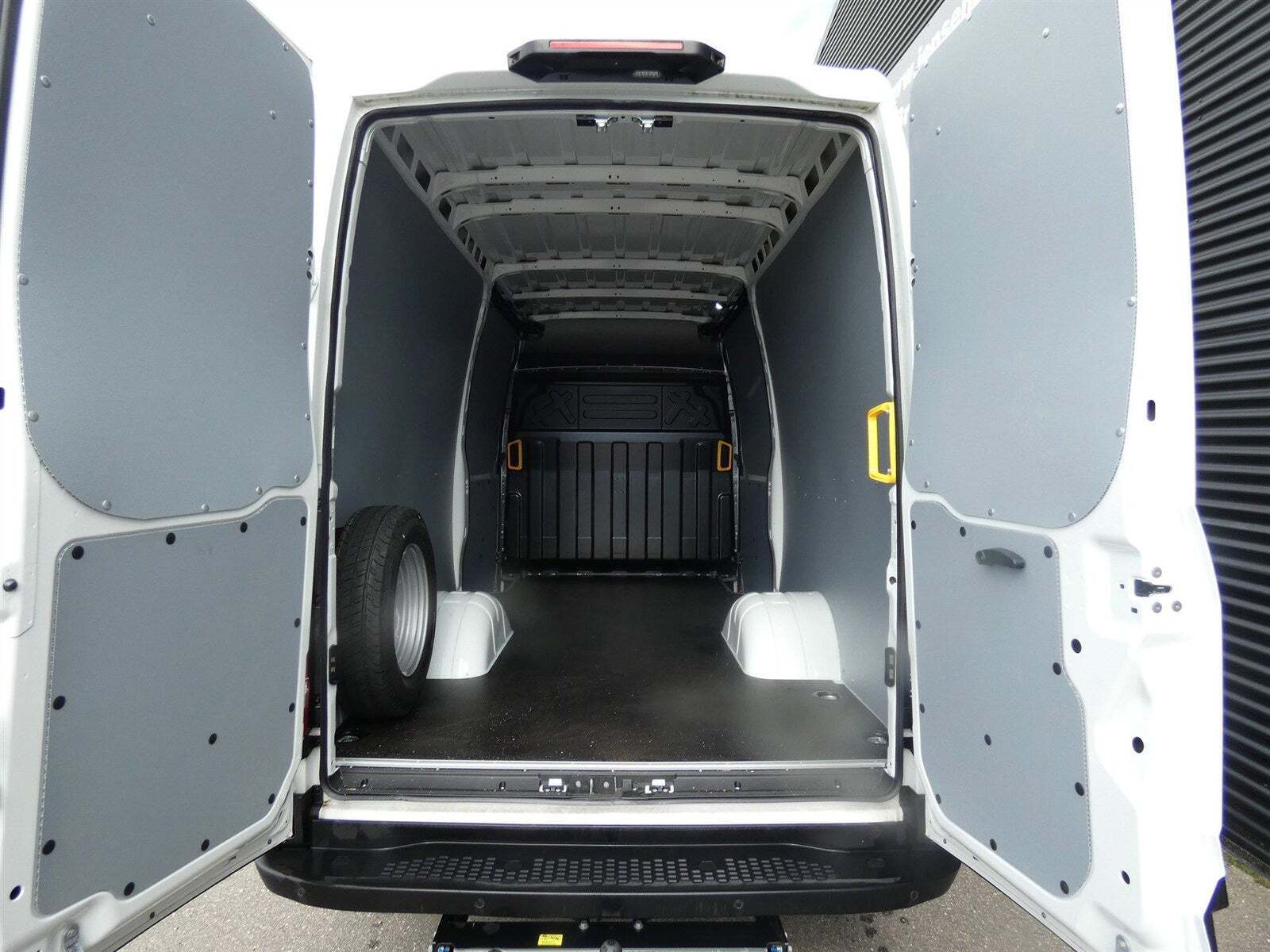 Hvid Iveco Daily fra 2024