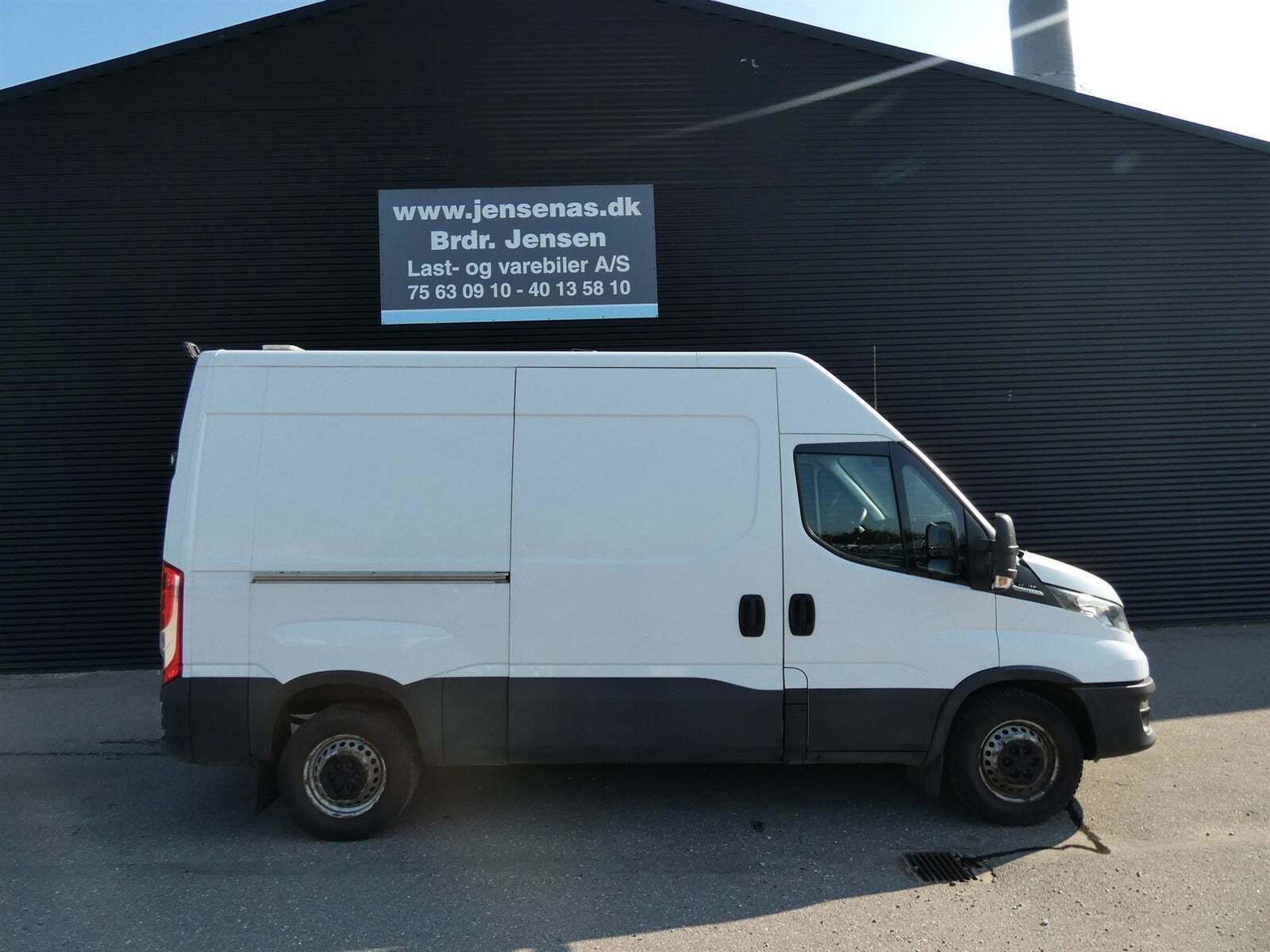 Iveco Daily 2,3 35S16 10,8m³ Van AG8