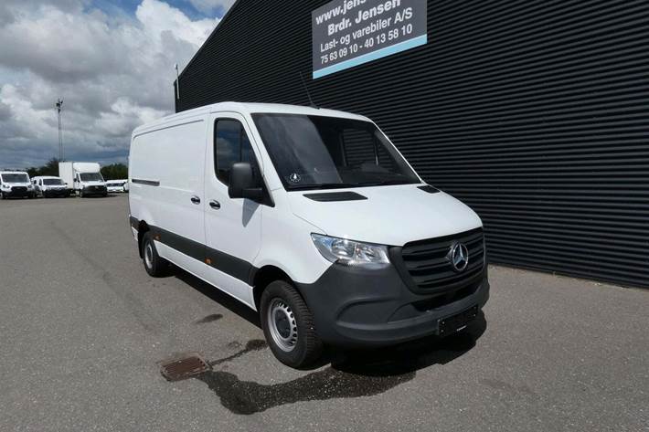 Hvid Mercedes Sprinter 317 fra 2023