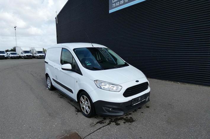 Hvid Ford Transit Courier fra 2017