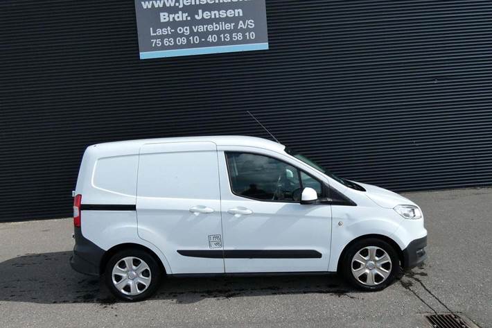 Hvid Ford Transit Courier fra 2017
