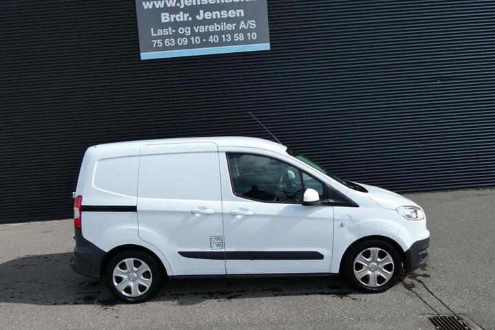 Hvid Ford Transit Courier fra 2017