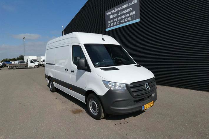 Hvid Mercedes Sprinter 317 fra 2025