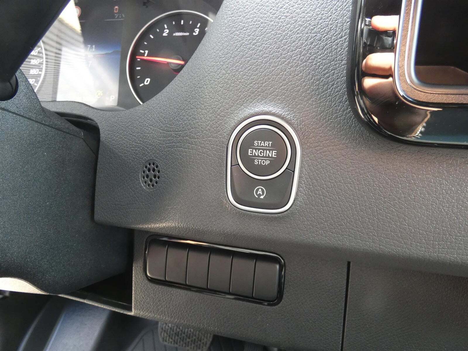 Hvid Mercedes Sprinter 317 fra 2025