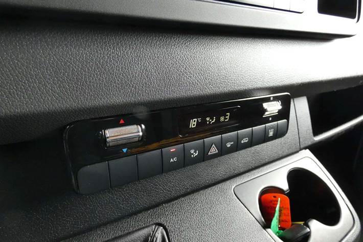 Hvid Mercedes Sprinter 316 fra 2020