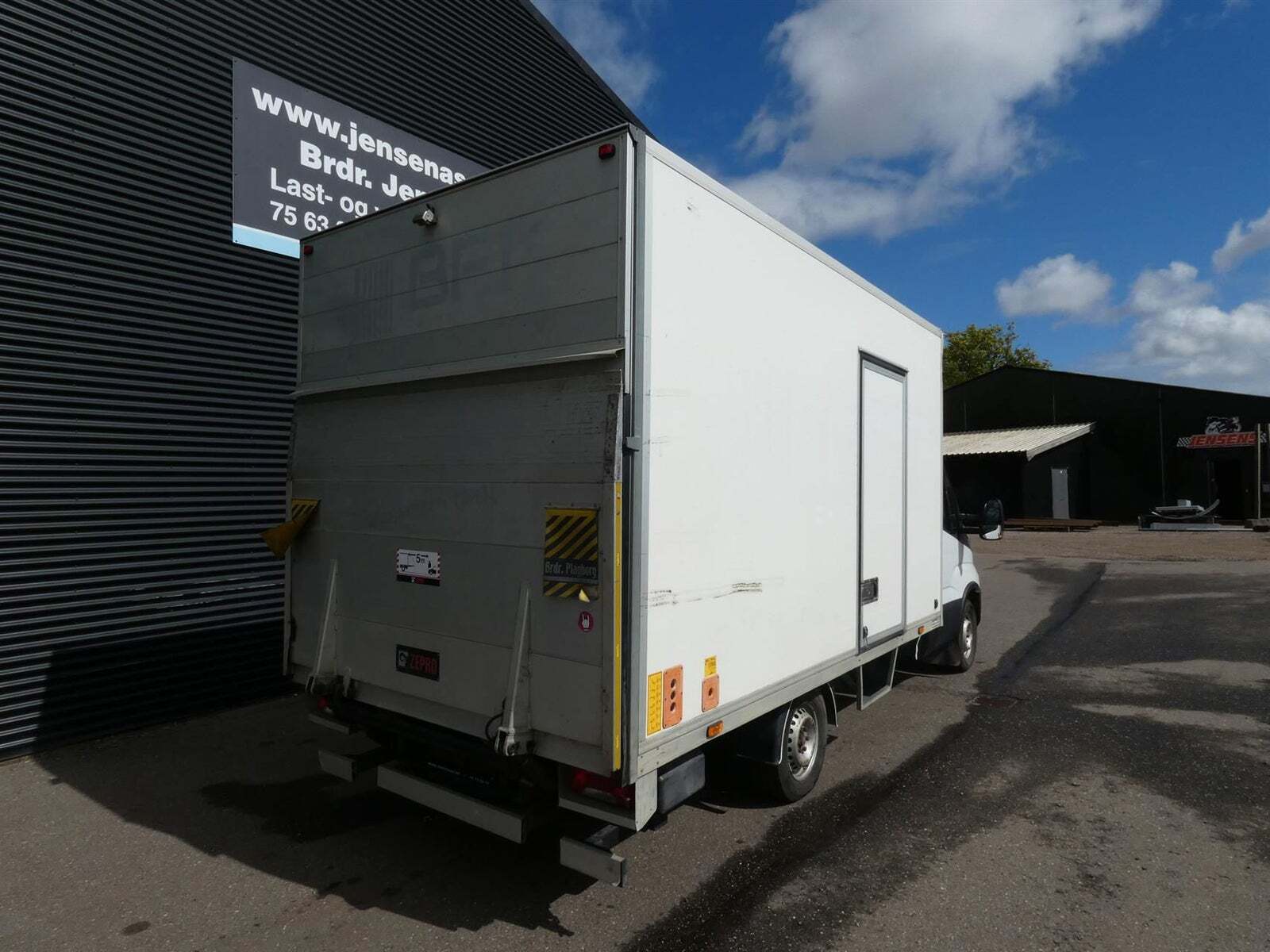 Iveco Daily 2,3 35S14 Alukasse m/lift AG8