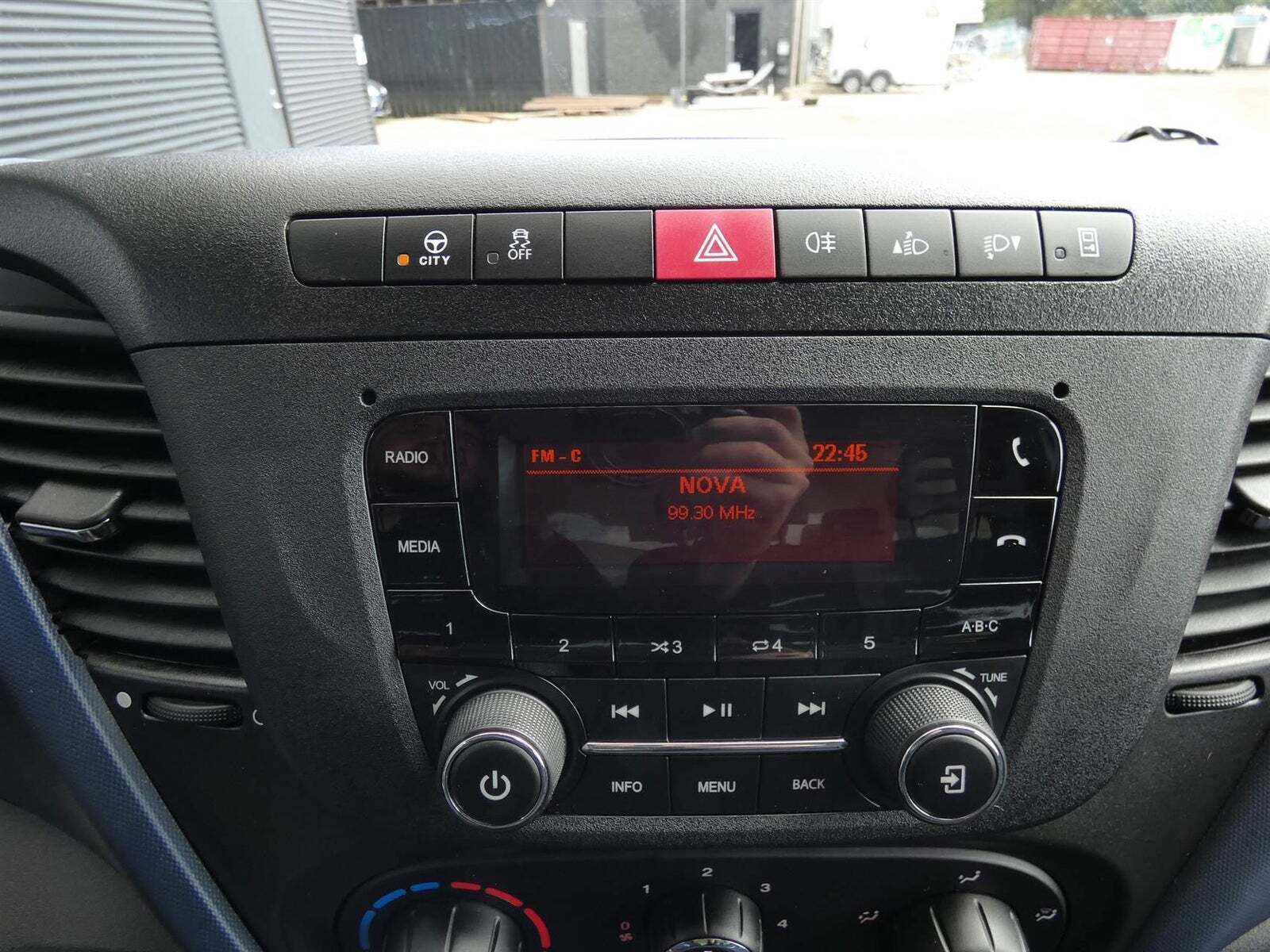 Hvid Iveco Daily fra 2020