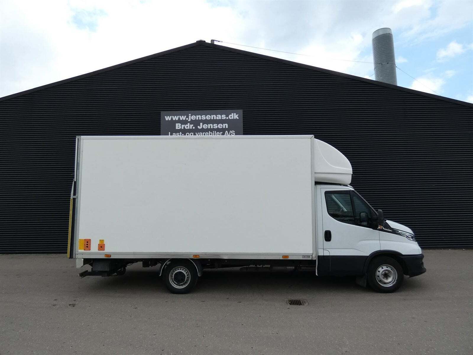 Iveco Daily 3,0 35S18 Box m/lift AG8