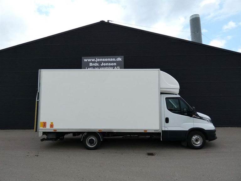Iveco Daily 3,0 35S18 Box m/lift AG8