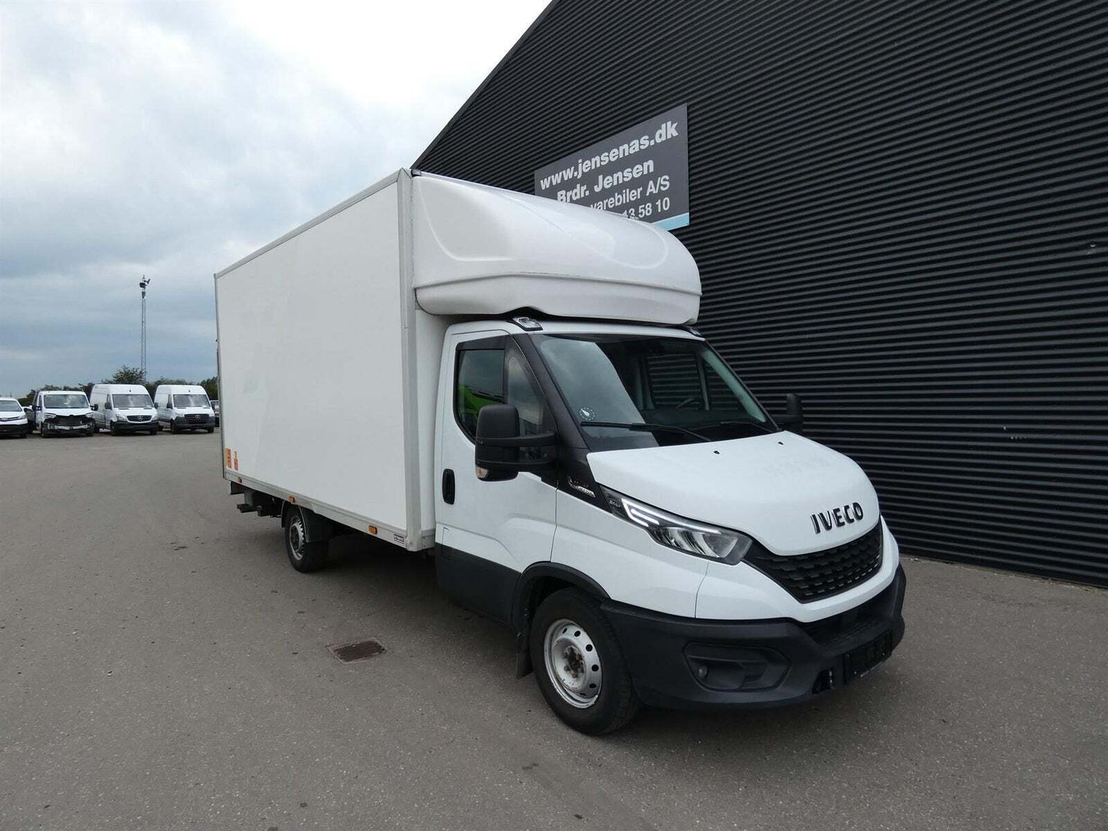 Iveco Daily 3,0 35S18 Box m/lift AG8