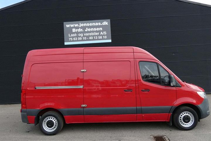 Rød Mercedes Sprinter 314 fra 2018