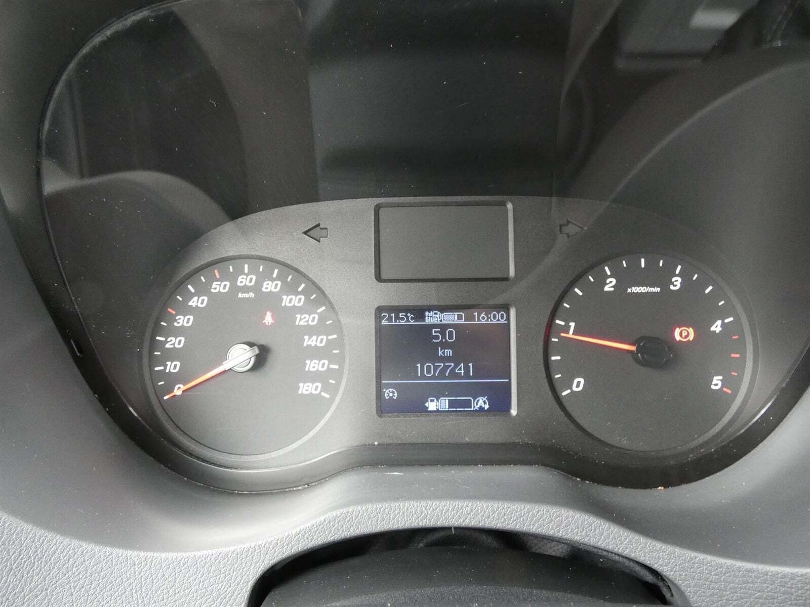 Hvid Mercedes Sprinter 316 fra 2021