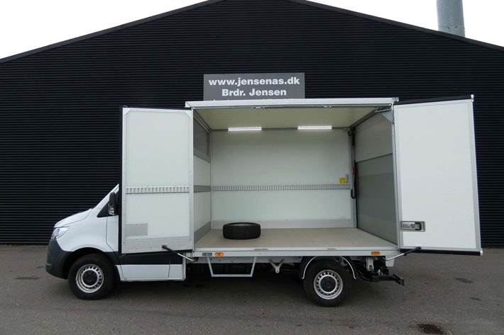 Hvid Mercedes Sprinter 317 fra 2023