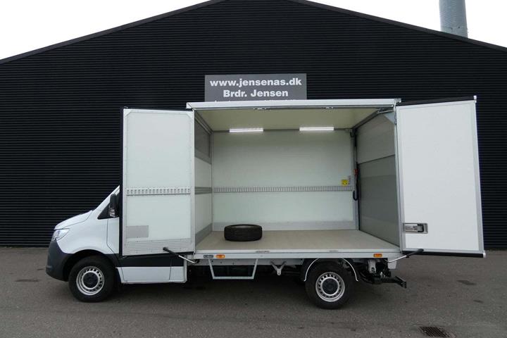 Hvid Mercedes Sprinter 317 fra 2023