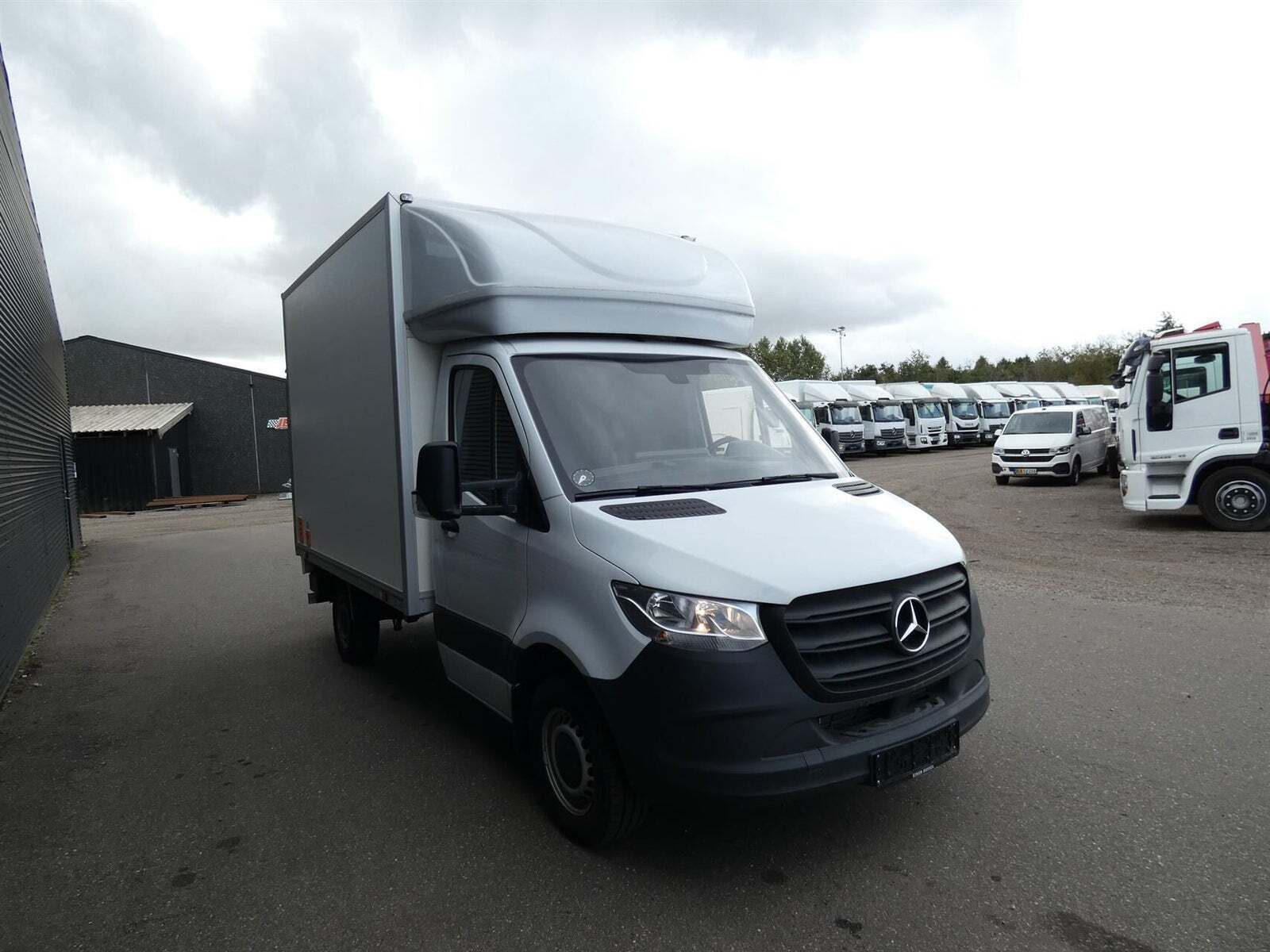 Hvid Mercedes Sprinter 317 fra 2023