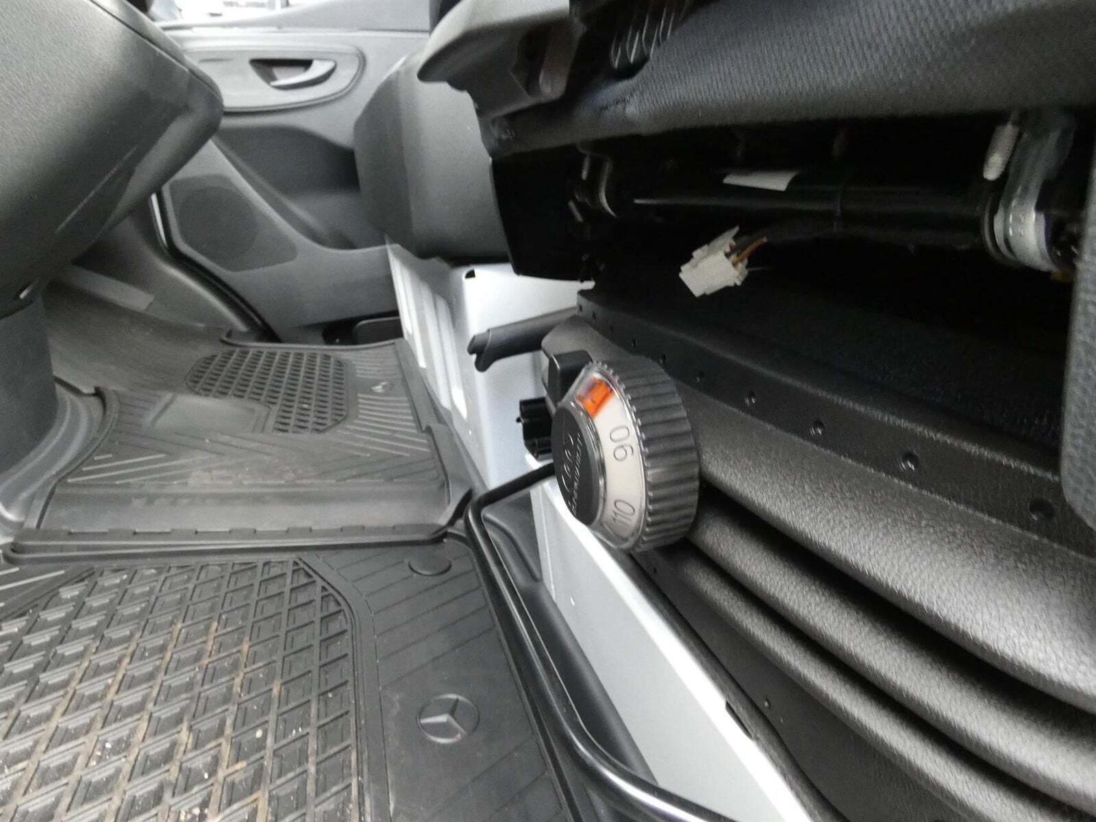 Hvid Mercedes Sprinter 317 fra 2023
