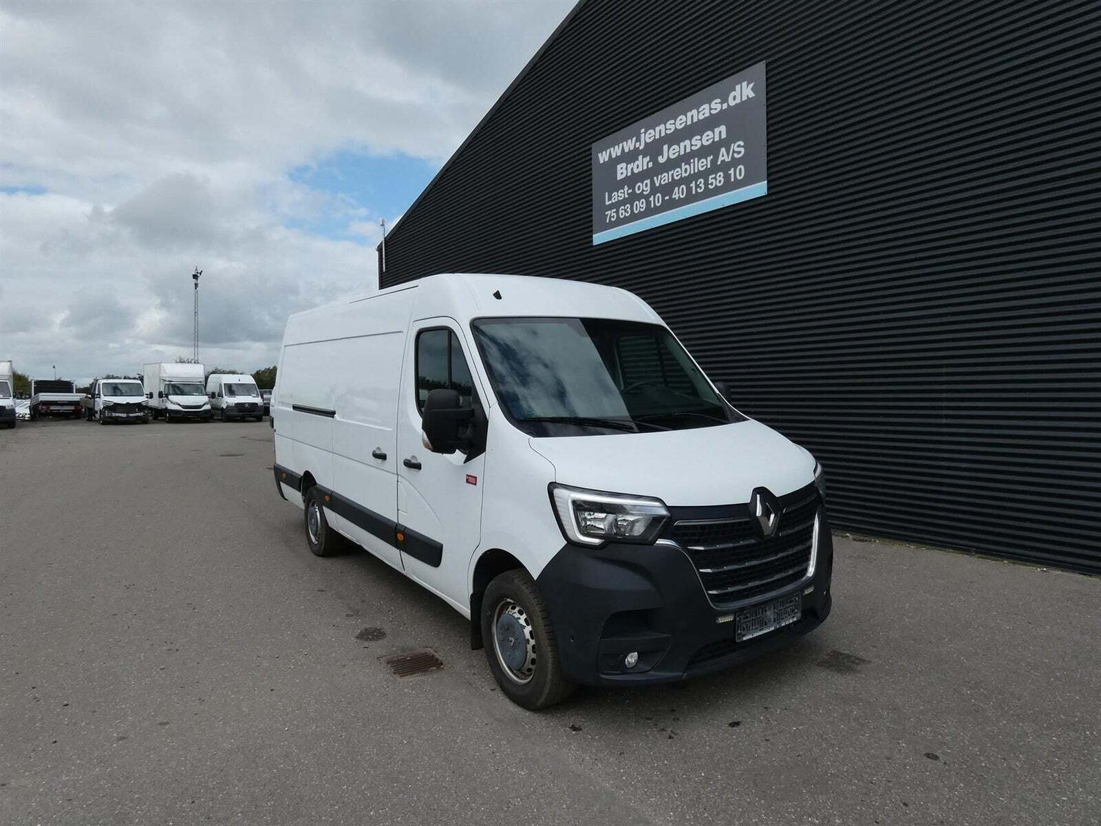 Renault Master IV T35 2,3 dCi 165 L3H3 Kassevogn RWD