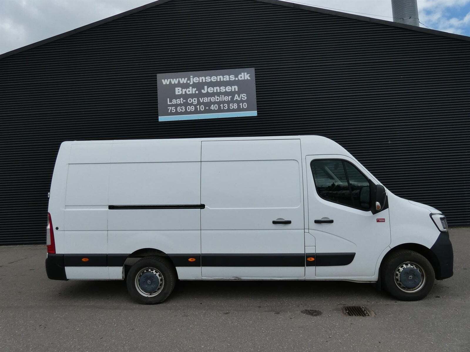 Renault Master IV T35 2,3 dCi 165 L3H3 Kassevogn RWD