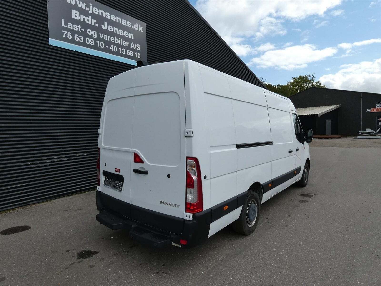 Renault Master IV T35 2,3 dCi 165 L3H3 Kassevogn RWD