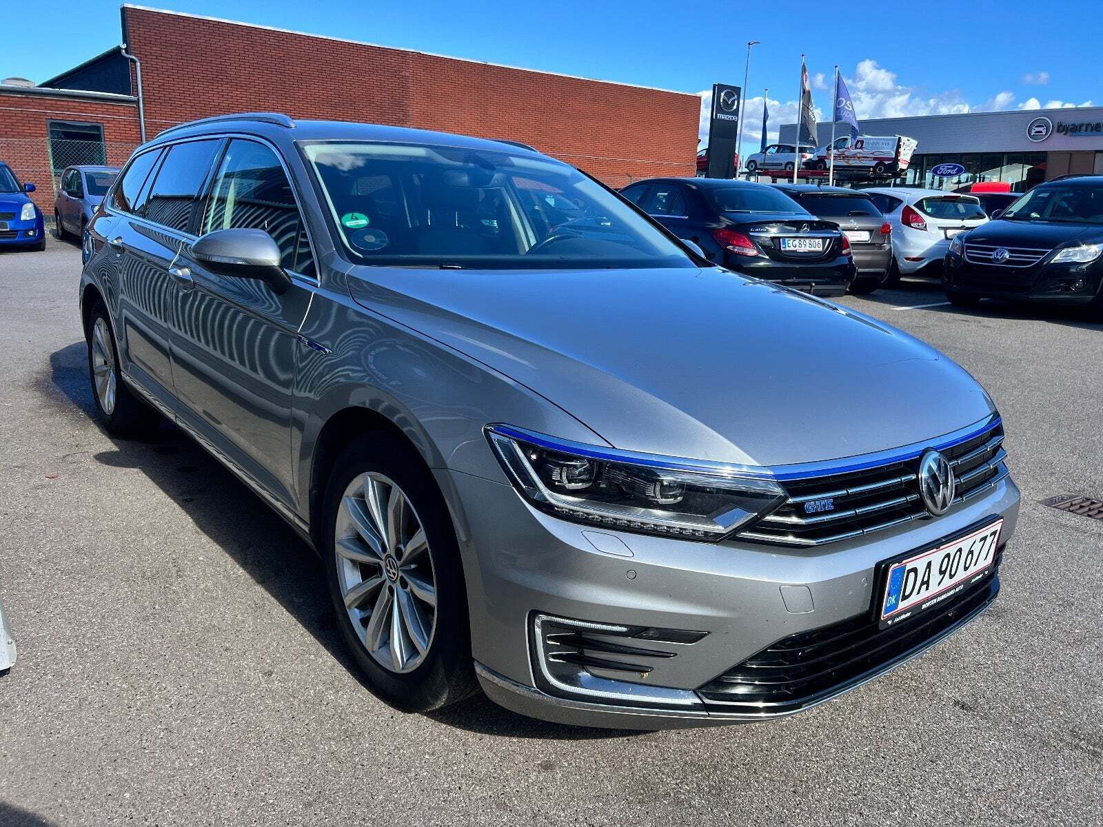 Beige VW Passat fra 2017