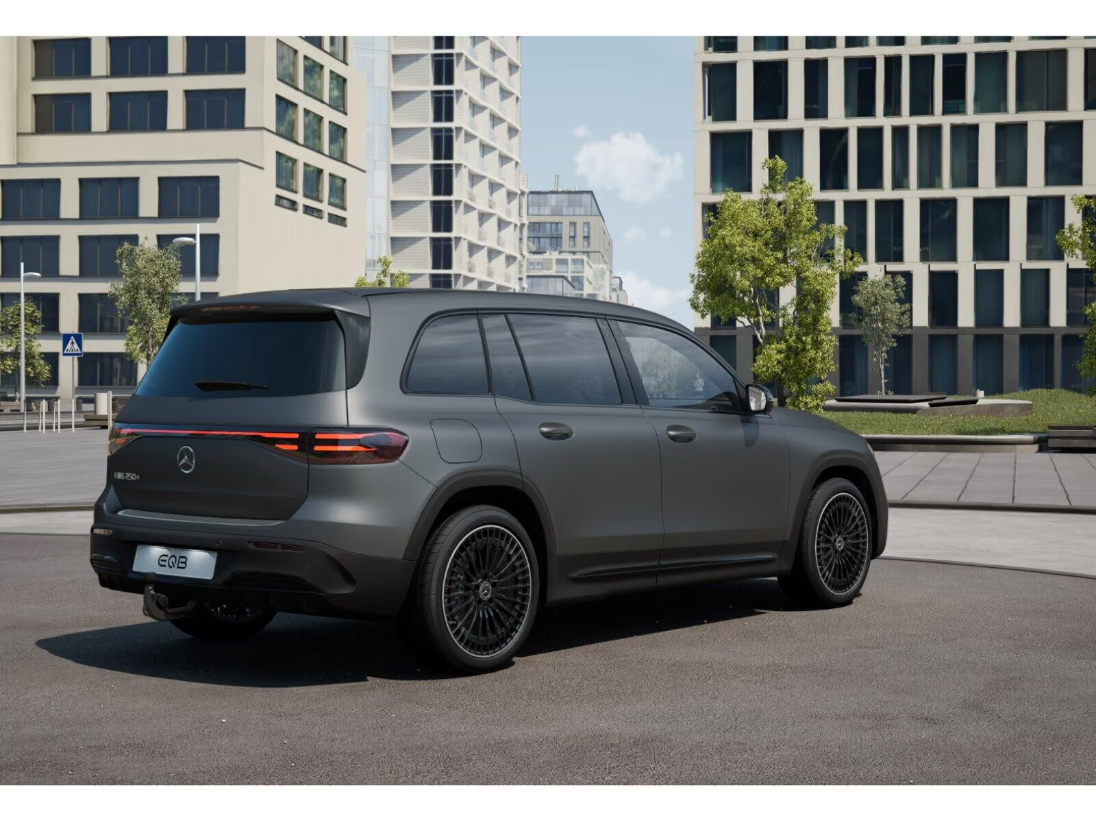 Grå Mercedes EQB250+ fra 2024