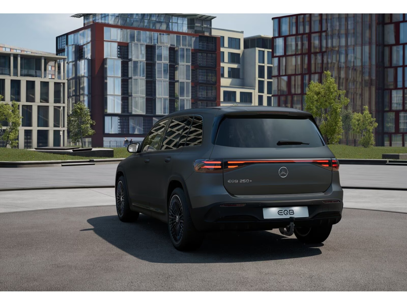 Grå Mercedes EQB250+ fra 2024