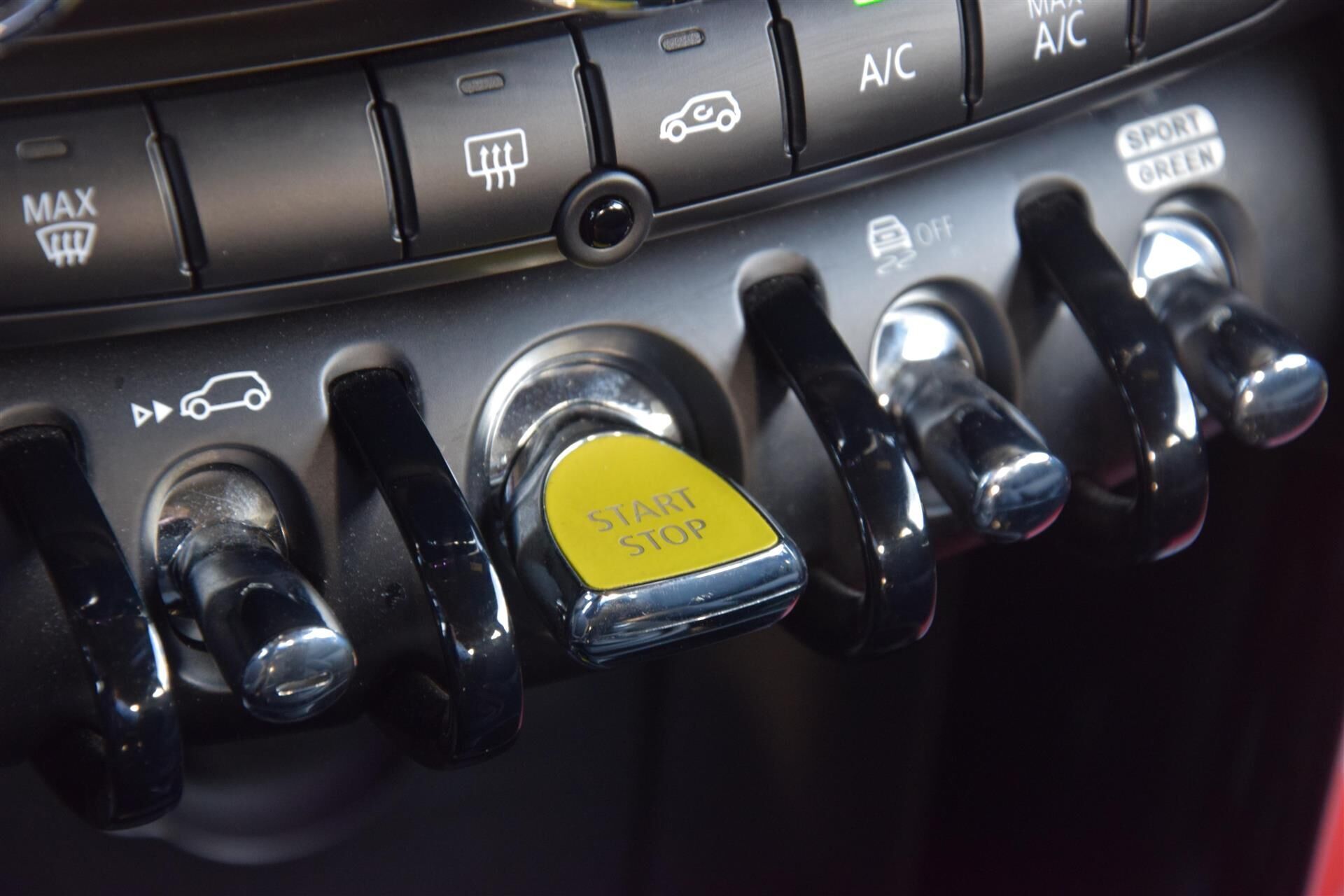 Grå Mini Cooper fra 2022