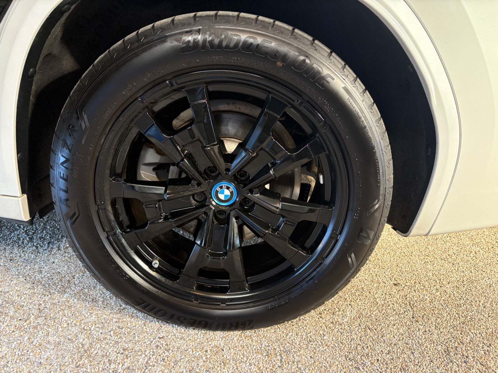 Hvid BMW iX3 fra 2022