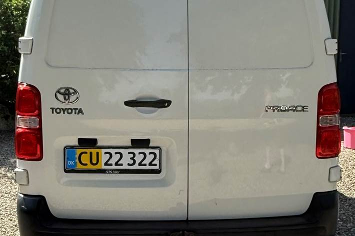 Hvid Toyota ProAce fra 2016