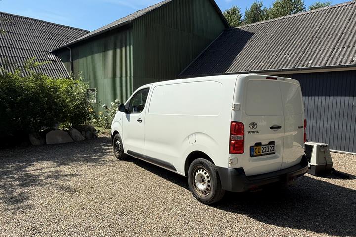 Hvid Toyota ProAce fra 2016