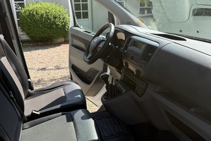 Hvid Toyota ProAce fra 2016