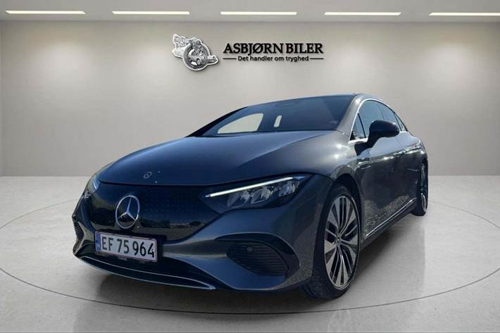 Grå Mercedes EQE350 fra 2023 set udefra