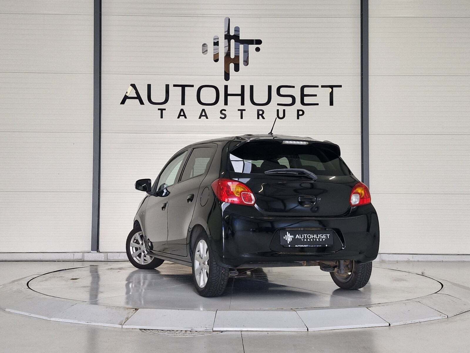 Sort Mitsubishi Space Star fra 2015