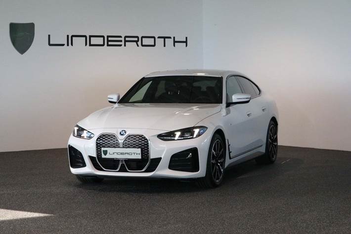 Hvid BMW i4 fra 2025 set udefra