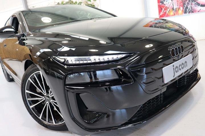 Sort Audi A6 e-tron fra 2025 set udefra