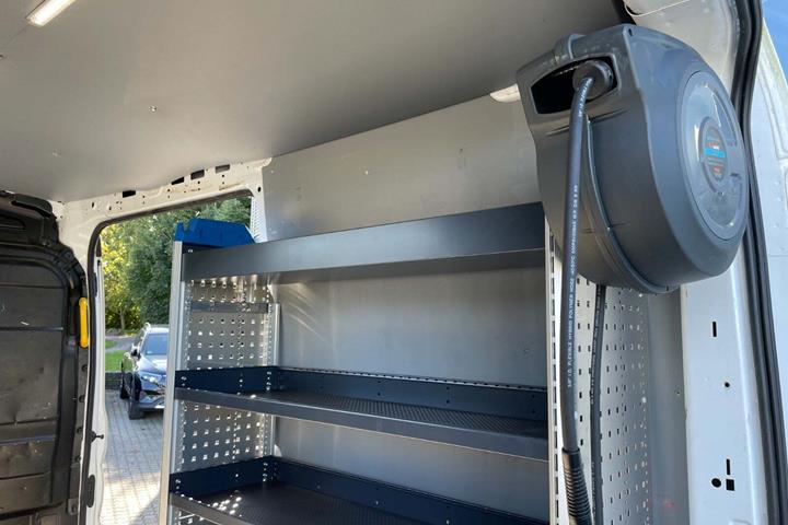 Hvid Ford Transit 350 L2 Van fra 2017
