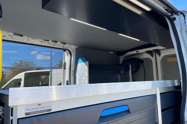 Hvid Ford Transit 350 L2 Van fra 2017